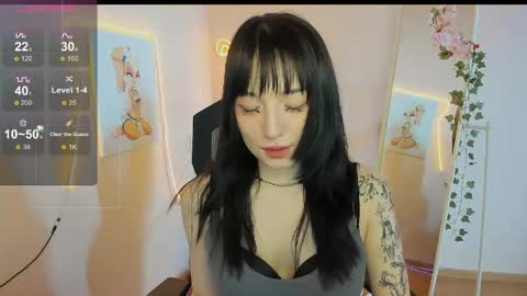 Snapshot of aliceeinwonderlanddd chatting on May 2, 2:16 am Alice online show from May 2, 2:16 am