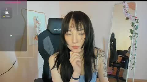 Snapshot of aliceeinwonderlanddd chatting on May 6, 2:19 am Alice online show from May 6, 2:19 am