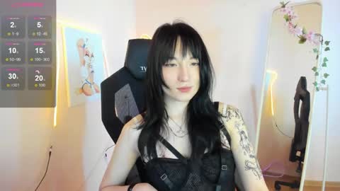 Snapshot of aliceeinwonderlanddd chatting on May 17, 2:20 am Alice online show from May 17, 2:20 am