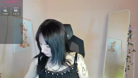 Snapshot of aliceeinwonderlanddd chatting on May 24, 3:22 am Alice online show from May 24, 3:22 am