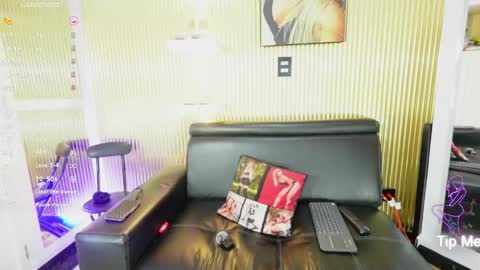Snapshot of aliceglamour chatting on May 28, 5:54 pm Allice online show from May 28, 5:54 pm