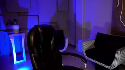 Alice online show from November 28, 8:00 pm