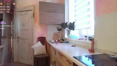 Snapshot of alicehoney_ chatting on June 7, 1:37 pm alicehoney_ online show from June 7, 1:37 pm