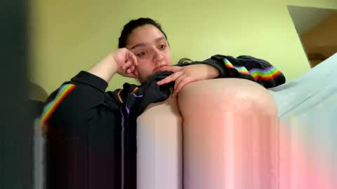 Snapshot of aliceinboobieland chatting on December 7, 12:24 pm Aliceinboobieland online show from December 7, 12:24 pm