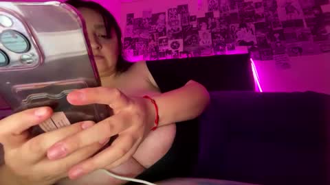 Snapshot of aliceinboobieland chatting on September 26, 12:14 am Aliceinboobieland online show from September 26, 12:14 am