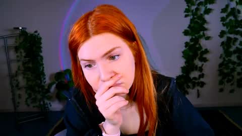 Snapshot of aliceinredsquare_ chatting on May 10, 5:01 am Alice online show from May 10, 5:01 am