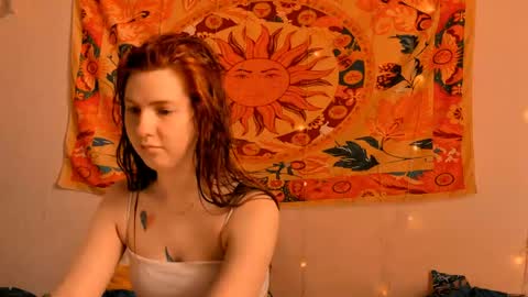 Snapshot of aliceinredsquare_ chatting on May 13, 5:16 am Alice online show from May 13, 5:16 am