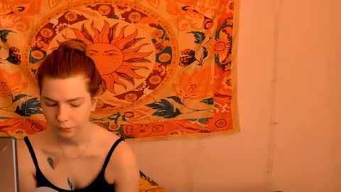 Snapshot of aliceinredsquare_ chatting on May 17, 5:05 am Alice online show from May 17, 5:05 am