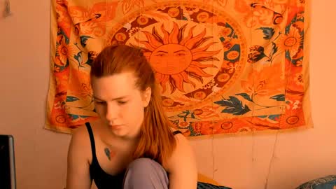 Snapshot of aliceinredsquare_ chatting on May 23, 5:23 am Alice online show from May 23, 5:23 am