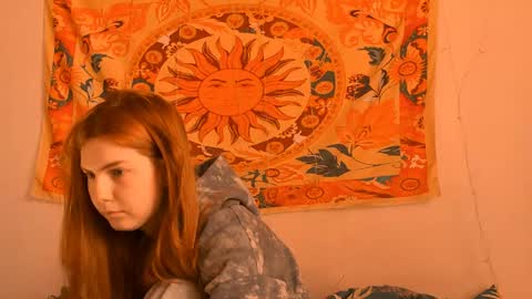 Snapshot of aliceinredsquare_ chatting on May 27, 5:15 am Alice online show from May 27, 5:15 am