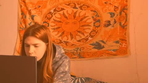 Snapshot of aliceinredsquare_ chatting on May 28, 5:16 am Alice online show from May 28, 5:16 am