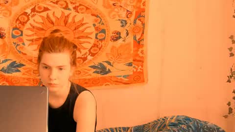 Snapshot of aliceinredsquare_ chatting on May 31, 5:04 am Alice online show from May 31, 5:04 am