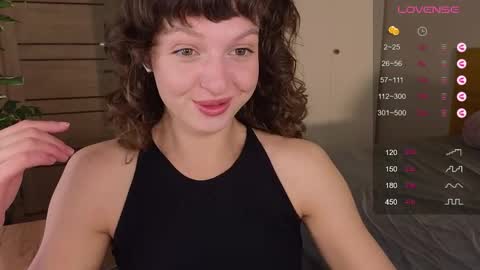 Snapshot of alicekingsleigh chatting on May 22, 5:47 am AliceKingsleigh online show from May 22, 5:47 am