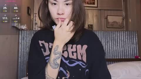 Alice  vacation  online show from April 7, 1:00 pm