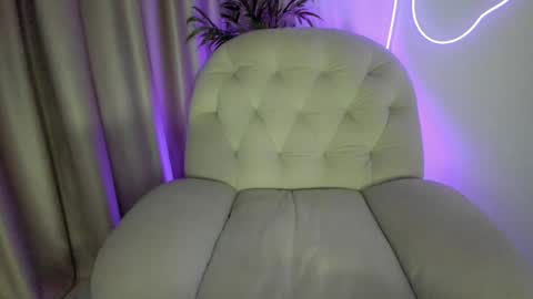 Snapshot of alicelevine chatting on May 20, 4:18 am AliceLevine online show from May 20, 4:18 am