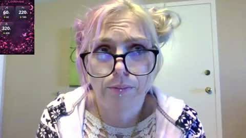 Snapshot of aliceliddell710 chatting on June 24, 12:20 am Alice Liddell online show from June 24, 12:20 am