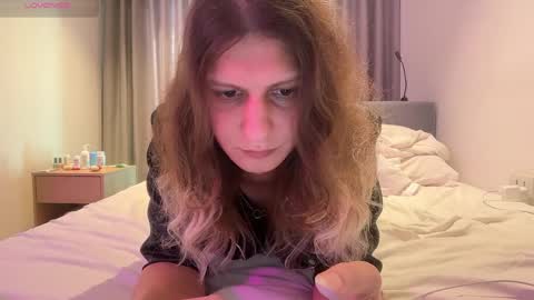 AlicePinkhead online show from April 3, 7:50 am