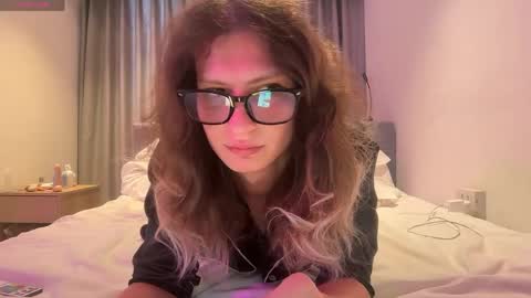 Snapshot of alicepinkhead chatting on April 23, 9:41 am AlicePinkhead online show from April 23, 9:41 am