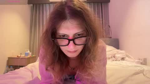 Snapshot of alicepinkhead chatting on April 24, 9:56 am AlicePinkhead online show from April 24, 9:56 am
