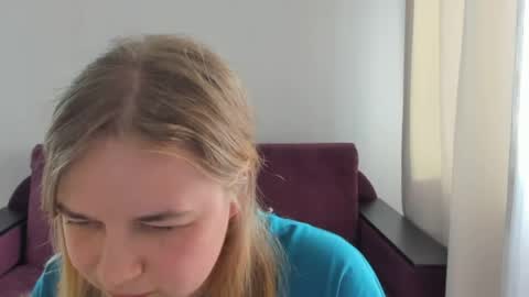 Snapshot of alicepopsy chatting on June 1, 3:36 pm Alice online show from June 1, 3:36 pm