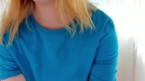Snapshot of alicepopsy chatting on June 4, 2:01 pm Alice online show from June 4, 2:01 pm