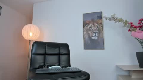 Snapshot of alicerosee___ chatting on July 24, 9:46 pm alicerosee___ online show from July 24, 9:46 pm