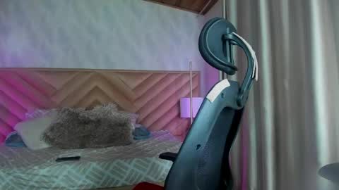 Snapshot of alices_kingsley chatting on May 15, 6:26 pm Alice online show from May 15, 6:26 pm