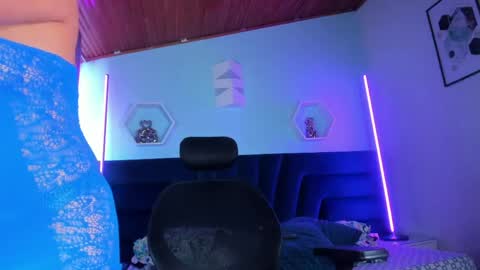 Snapshot of alices_kingsley chatting on May 20, 8:26 pm Alice online show from May 20, 8:26 pm