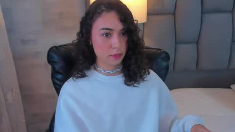 Snapshot of alicestevens_ chatting on April 20, 2:31 pm Alicestevens online show from April 20, 2:31 pm