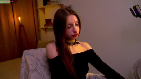 alicewallflower online show from April 8, 9:37 pm