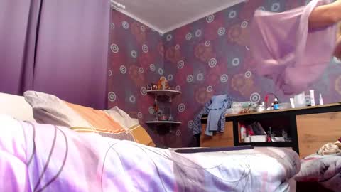 Snapshot of alicewetsquirt chatting on January 31, 9:48 pm alicewetsquirt online show from January 31, 9:48 pm