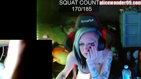 Snapshot of alicewonder52 chatting on March 7, 3:40 am Alice online show from March 7, 3:40 am