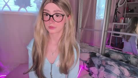 from wonderland online show from April 3, 3:10 pm