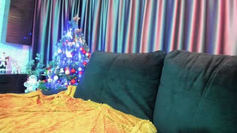 Snapshot of alicexsquirt chatting on December 25, 7:14 am Alice online show from December 25, 7:14 am