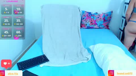Snapshot of alicia_and_brandon chatting on March 11, 11:15 pm CATALINA Y ANDRES online show from March 11, 11:15 pm
