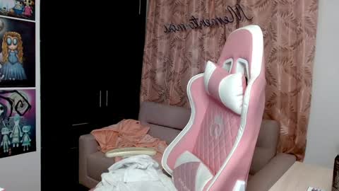 Snapshot of alicia_key_ chatting on December 12, 5:42 am ALICIA online show from December 12, 5:42 am