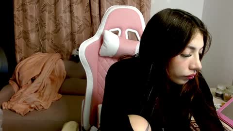 Snapshot of alicia_key_ chatting on December 16, 4:34 am ALICIA online show from December 16, 4:34 am