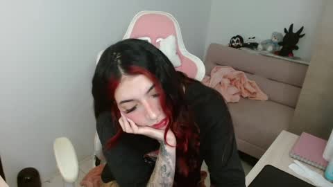 Snapshot of alicia_key_ chatting on March 26, 4:29 am ALICIA online show from March 26, 4:29 am