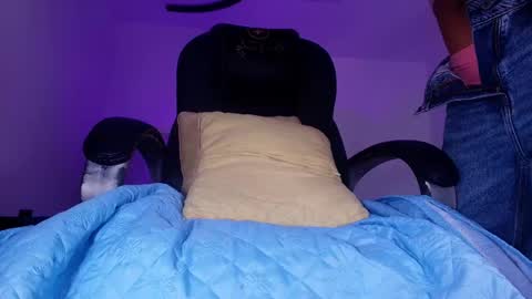 Alicia Kyse  online show from April 14, 3:01 am