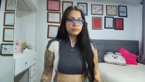 Snapshot of alicia_rainbow chatting on April 8, 2:44 am alicia_rainbow online show from April 8, 2:44 am