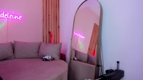 Snapshot of alicia_summer_ chatting on June 2, 8:44 pm alicia_summer_ online show from June 2, 8:44 pm