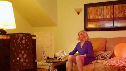 Snapshot of aliciadehart181 chatting on April 7, 11:26 pm Alicia deHart Help me reach 1000 Followers. Its FREE online show from April 7, 11:26 pm
