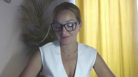 Snapshot of alicialux chatting on July 3, 6:42 am Alicia online show from July 3, 6:42 am