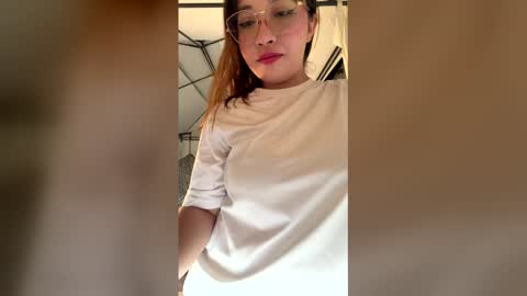 Snapshot of aliciawhite_nt chatting on May 18, 1:45 am Alicia online show from May 18, 1:45 am