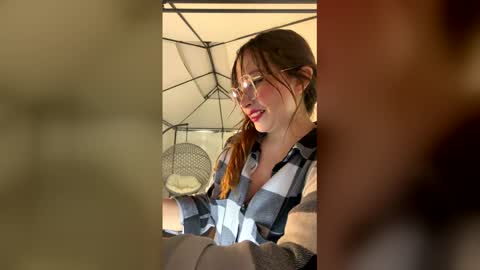 Snapshot of aliciawhite_nt chatting on May 19, 1:56 am Alicia online show from May 19, 1:56 am