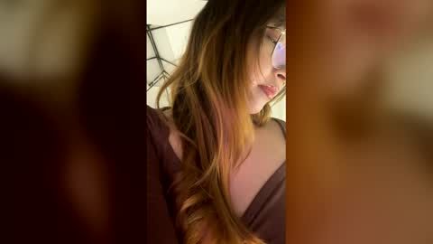 Snapshot of aliciawhite_nt chatting on June 6, 1:54 am Alicia online show from June 6, 1:54 am