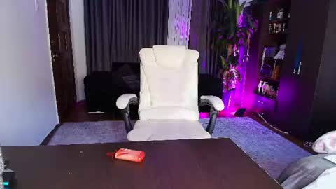 Snapshot of aliciawonderxx chatting on July 24, 10:19 pm aliciawonderxx online show from July 24, 10:19 pm
