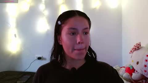 Snapshot of aliciia_23 chatting on December 15, 10:03 pm aliciia_23 online show from December 15, 10:03 pm