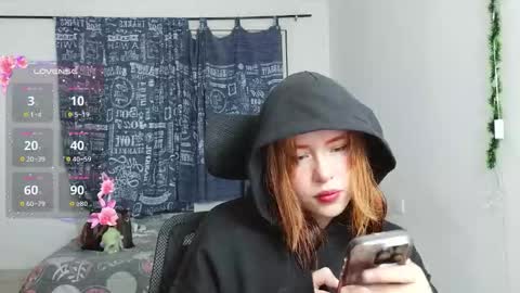 Snapshot of aliciia_23 chatting on February 5, 2:49 am aliciia_23 online show from February 5, 2:49 am