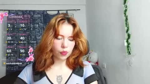 Snapshot of aliciia_23 chatting on February 6, 11:52 pm aliciia_23 online show from February 6, 11:52 pm